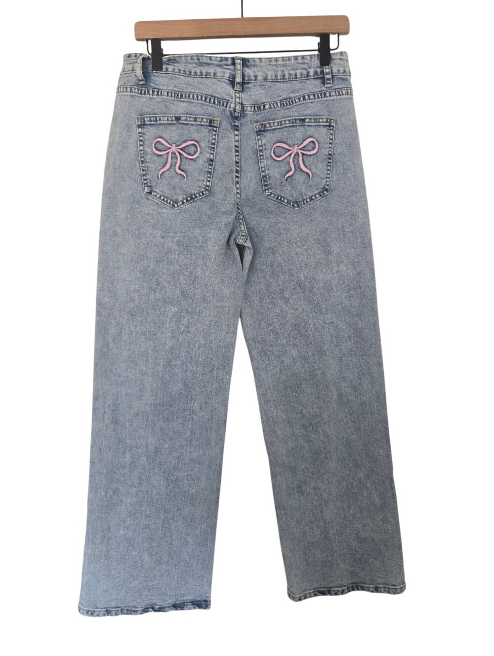 ๐ Light Wash Bow Pocket Wide Leg Jeans โ Size L - Picture 4 of 6